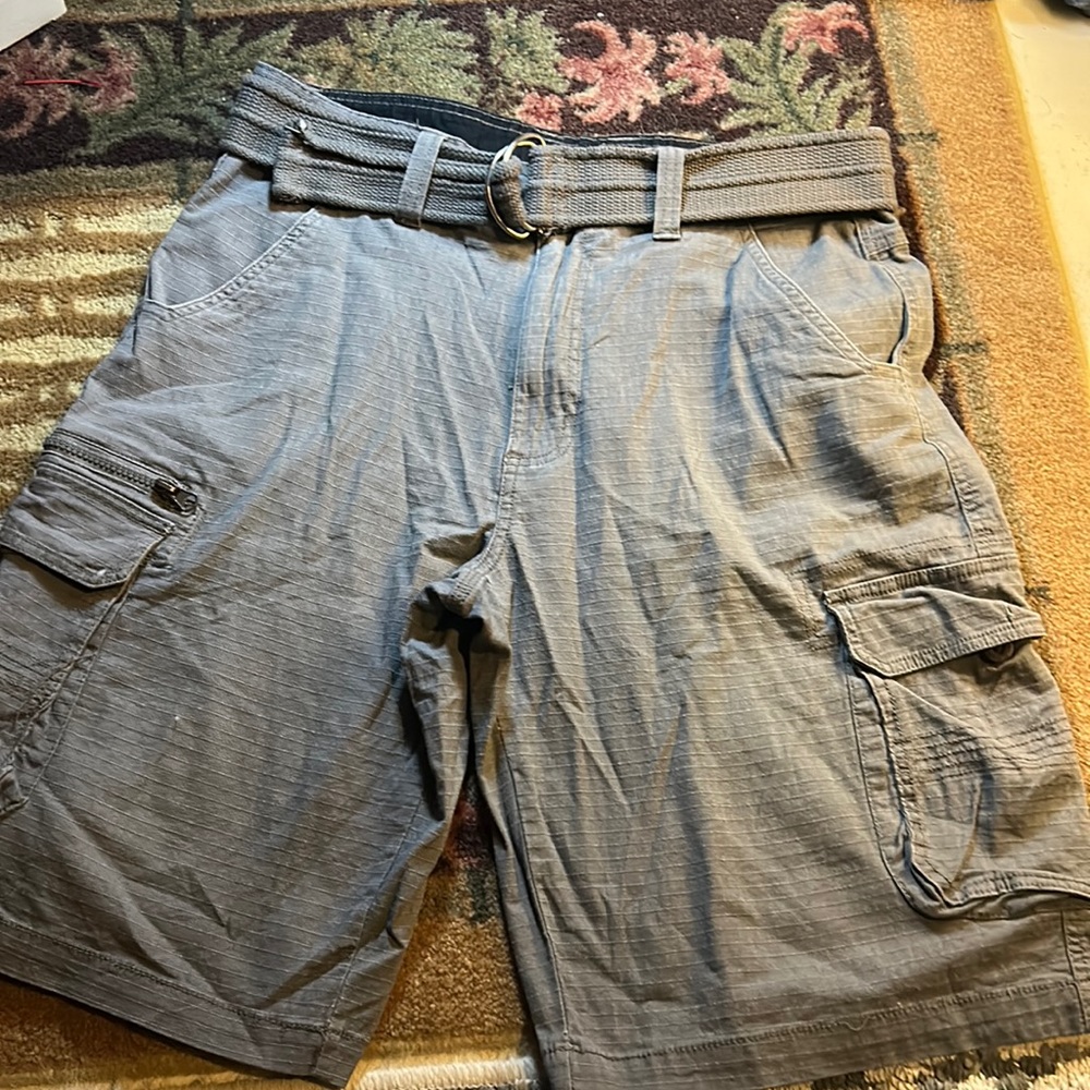 Size 32 airwalk shorts